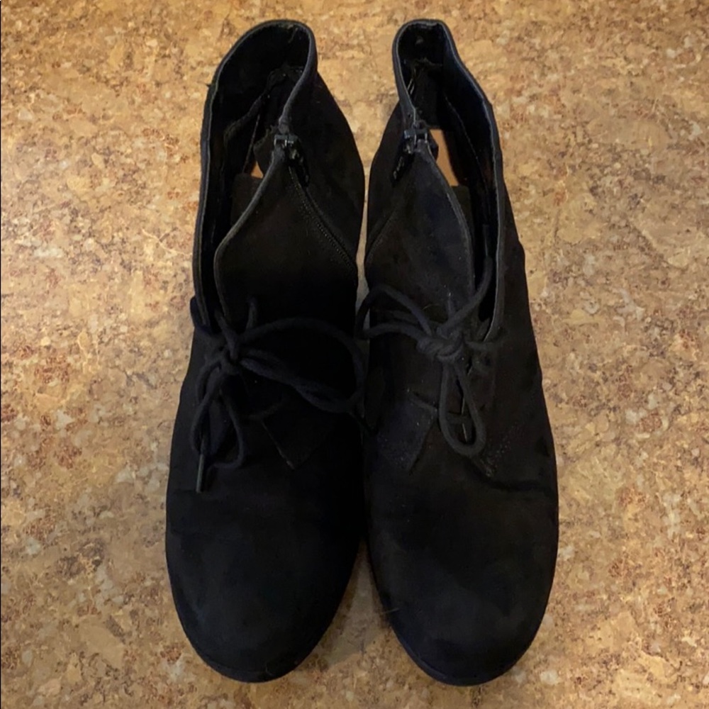 Target wedge booties